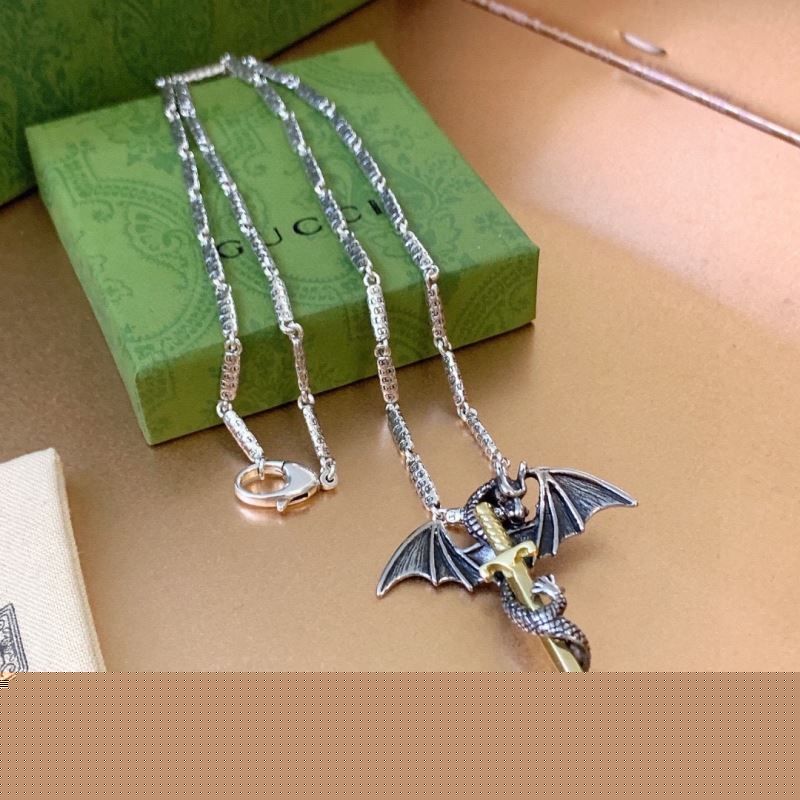 G*u*i necklaces